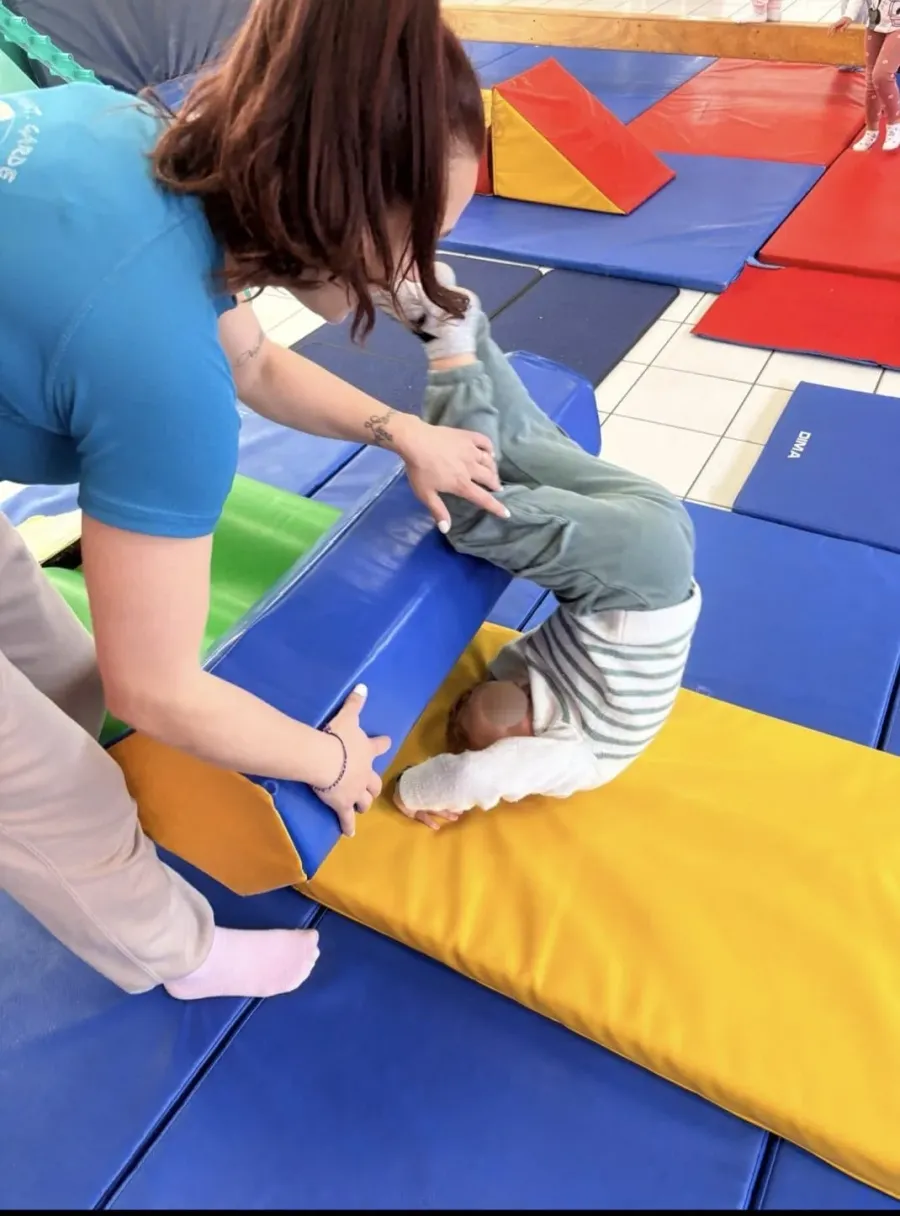L’éducatrice Hey’MaGym en séance avec un enfant